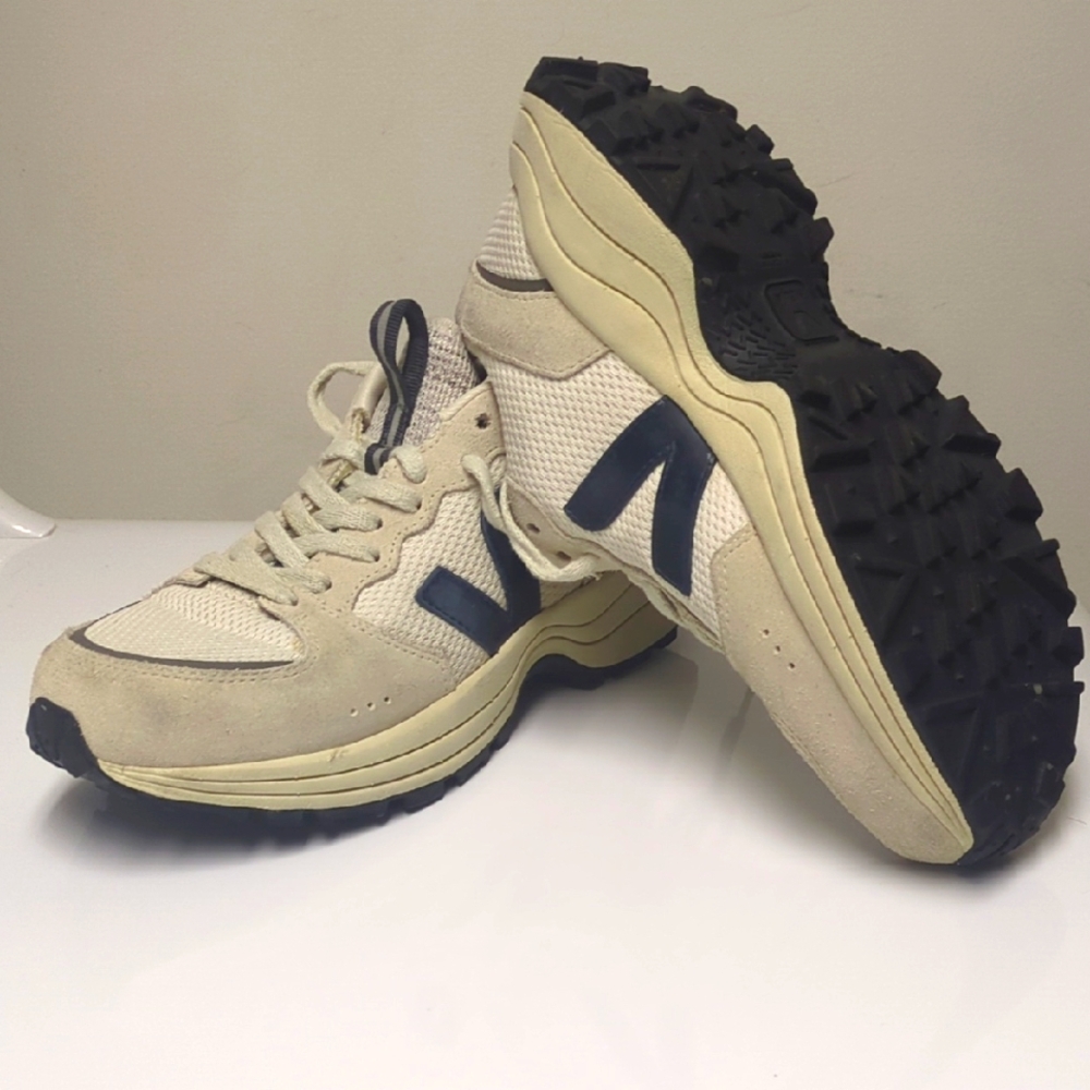 Women's Veja Venturi Shoe